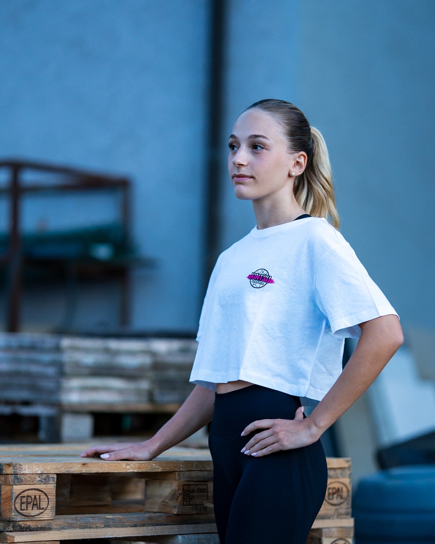 T-shirt oversize femme “DON’T DO IT FOR THE FAME” – Blanc (Version Crop)